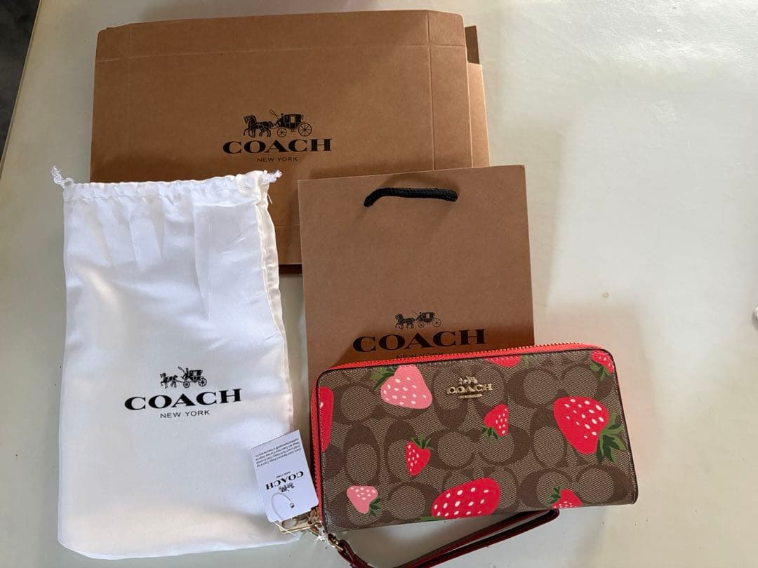 コーチ 長財布 ストロベリー