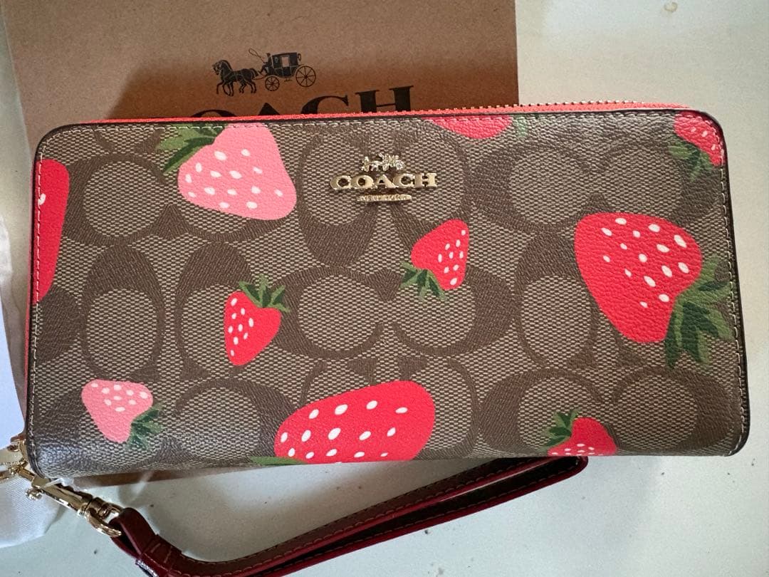 コーチ 長財布 ストロベリー
