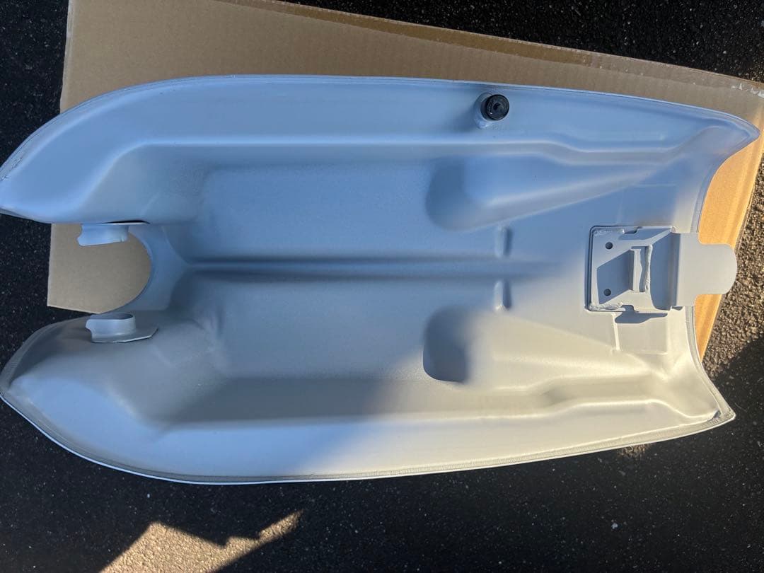 未使用新品 リプロ CB400F用 タンク サイドカバー 未塗装