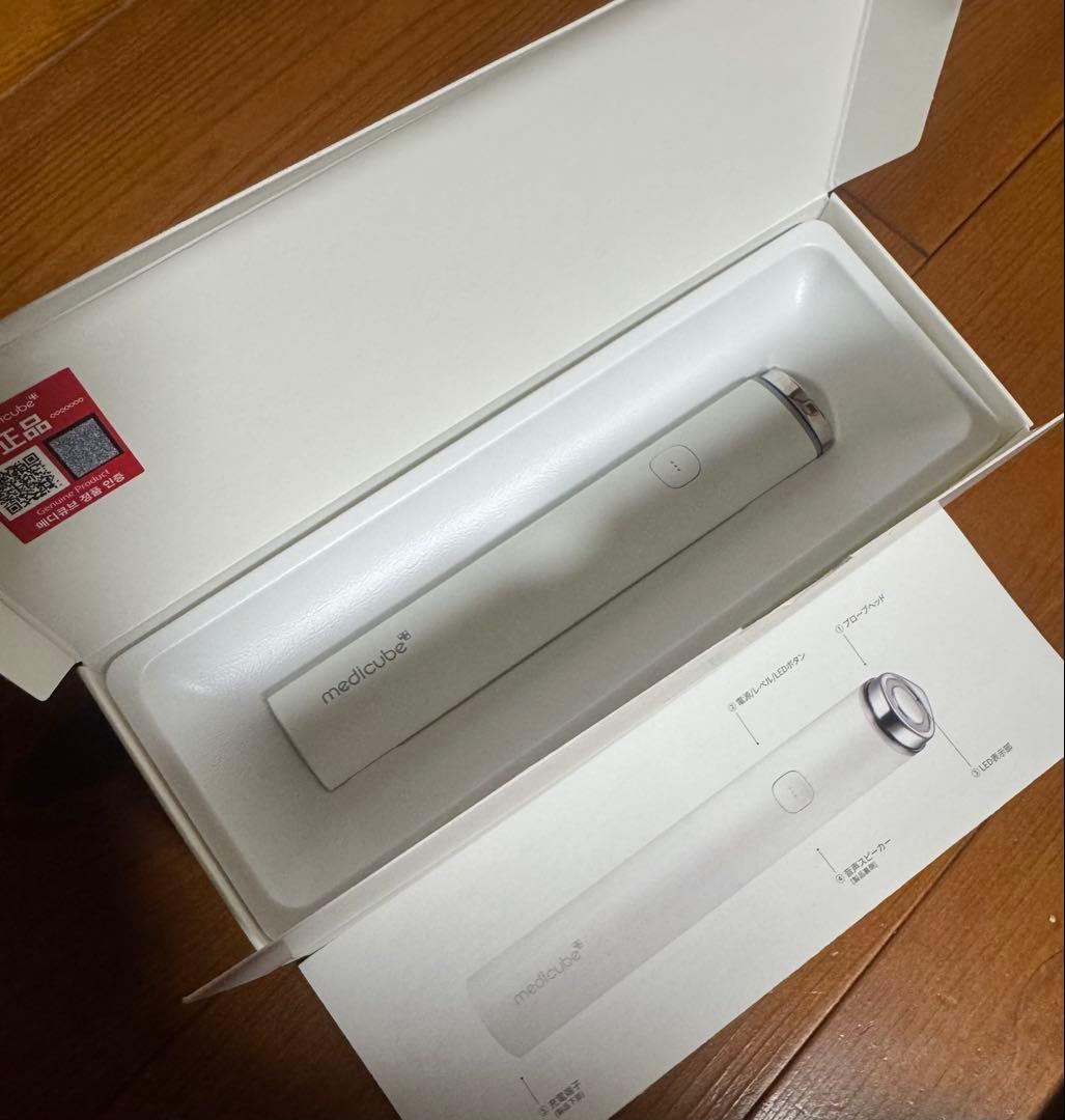 メディキューブAGE-R ブースタープロミニ 美顔器　ホワイト