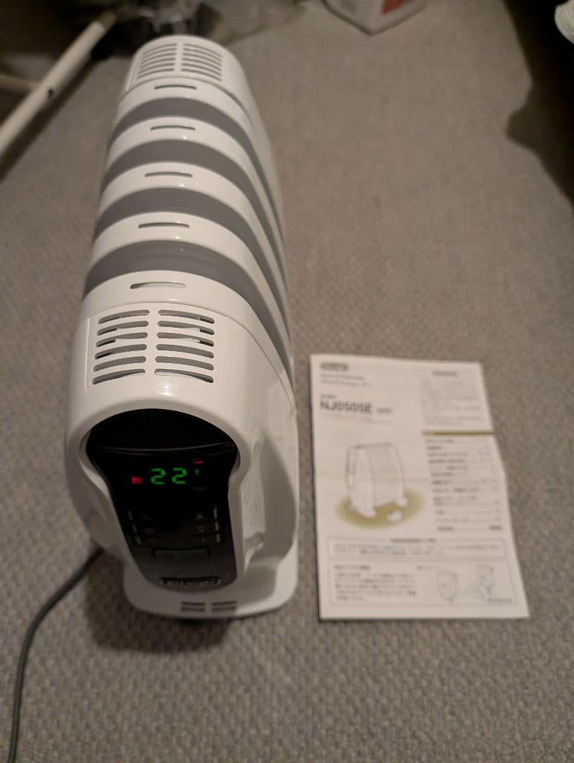 【送料無料】デロンギ　小型オイルヒーター NJ0505E ～3畳用