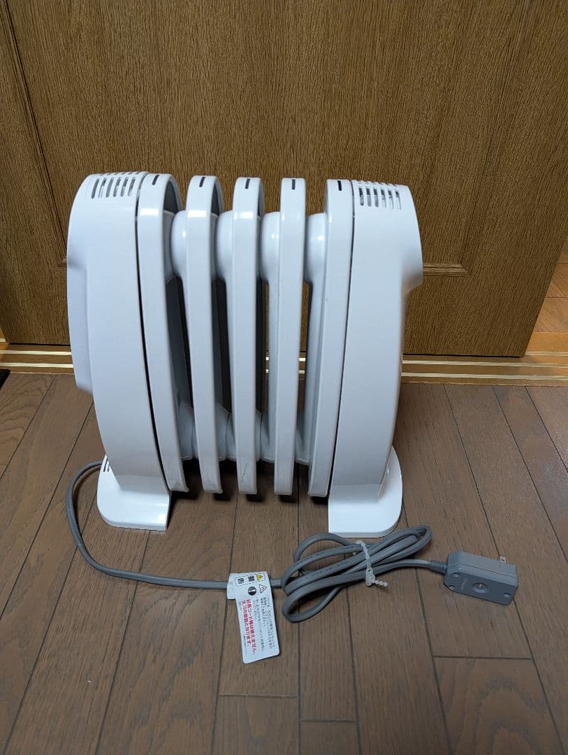 【送料無料】デロンギ　小型オイルヒーター NJ0505E ～3畳用