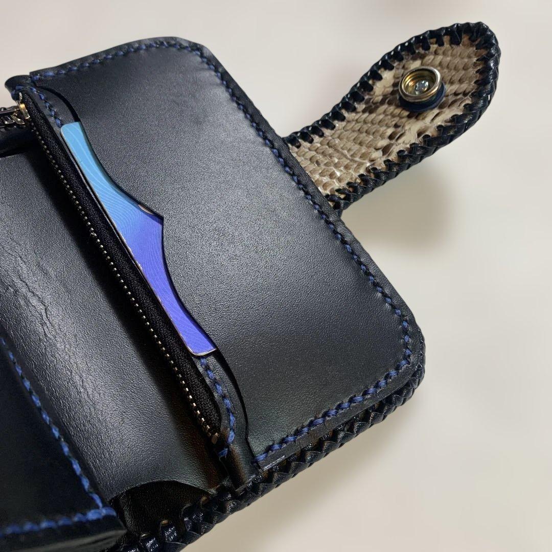 ハンドメイドレザークラフトダイヤモンドパイソンミドルウォレット牛レース編紺色