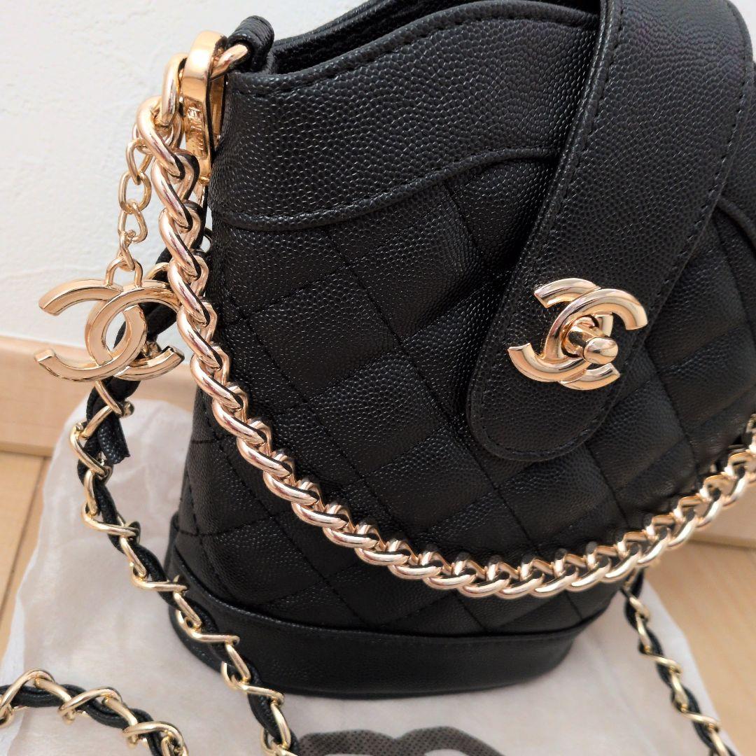 CHANEL ブラックレザーショルダーバッグ　ノベルティ