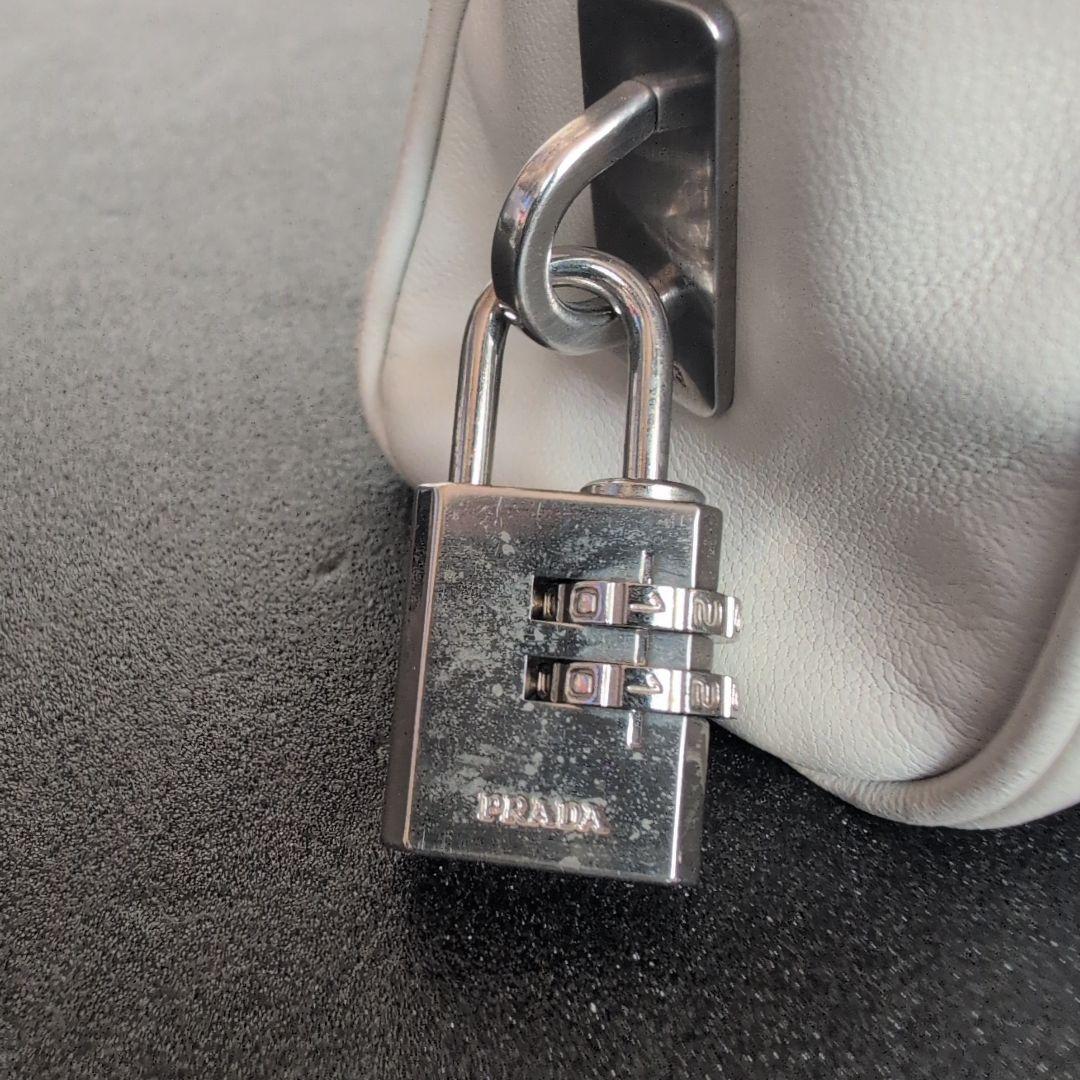 PRADA 　ハンドバッグ レザー　ダイヤル錠付き