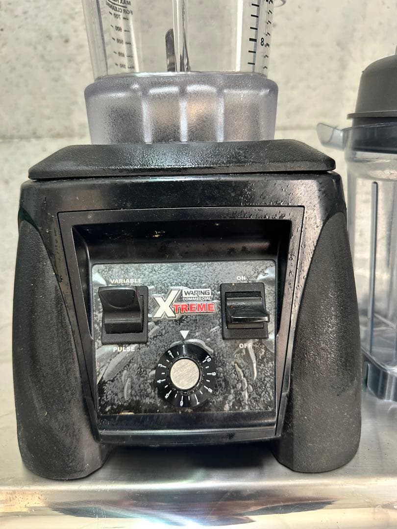 Xtreme ミキサー 2リットル 容器付き　蓋なし