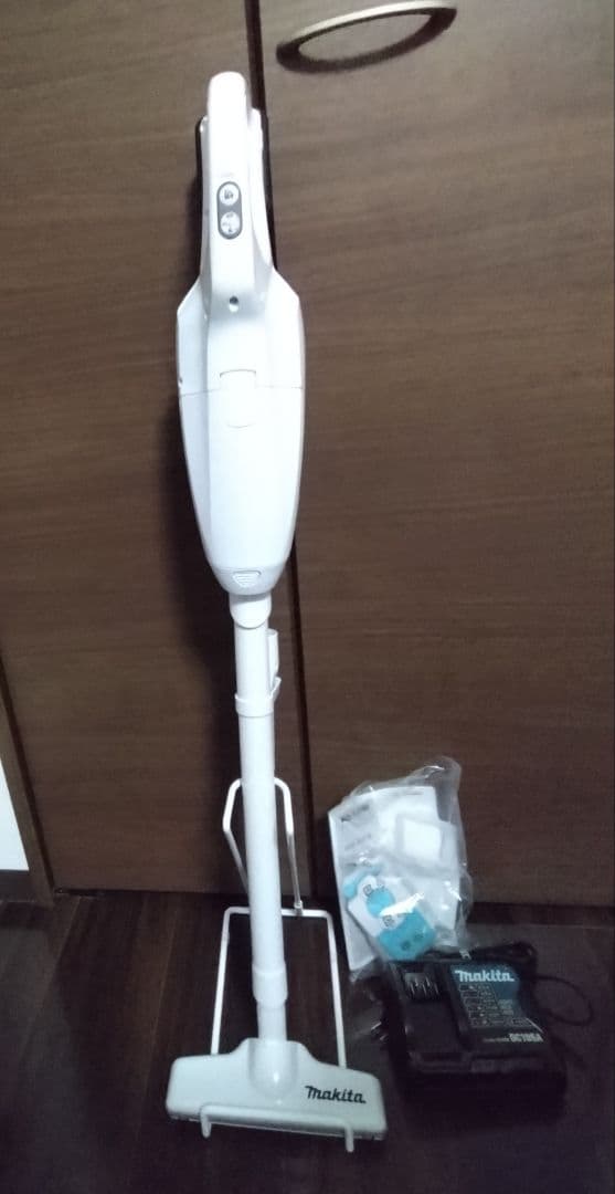 マキタ コードレススティッククリーナー スタンド付き CL107FDSHW