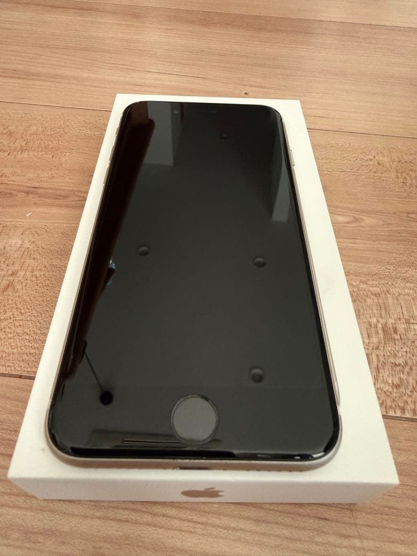 美品　Apple iPhone SE 3世代 64GB ホワイト
