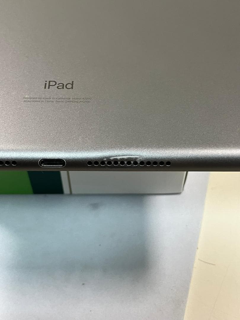 iPad 第8世代　128GB グレー　Wi-Fiモデル　カバーガラス付