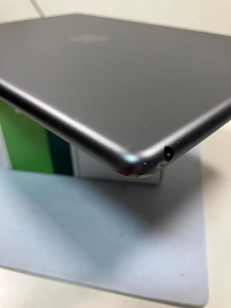 iPad 第8世代　128GB グレー　Wi-Fiモデル　カバーガラス付