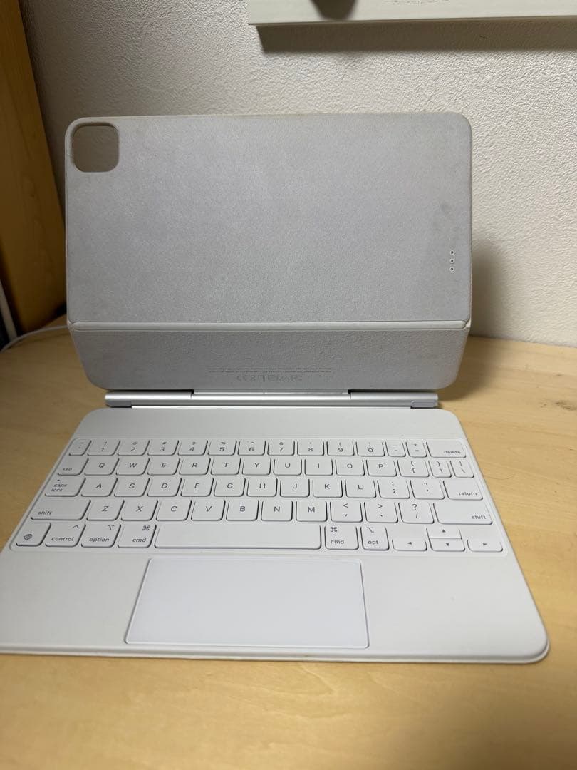Apple Pencil ホワイトと純正キーボード