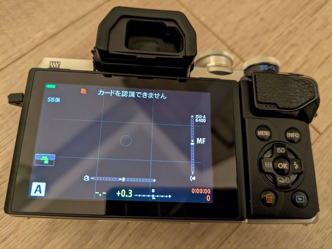 【値下げ中】【おまけ付き】OLYMPUS OM-D E-M10 Mark III