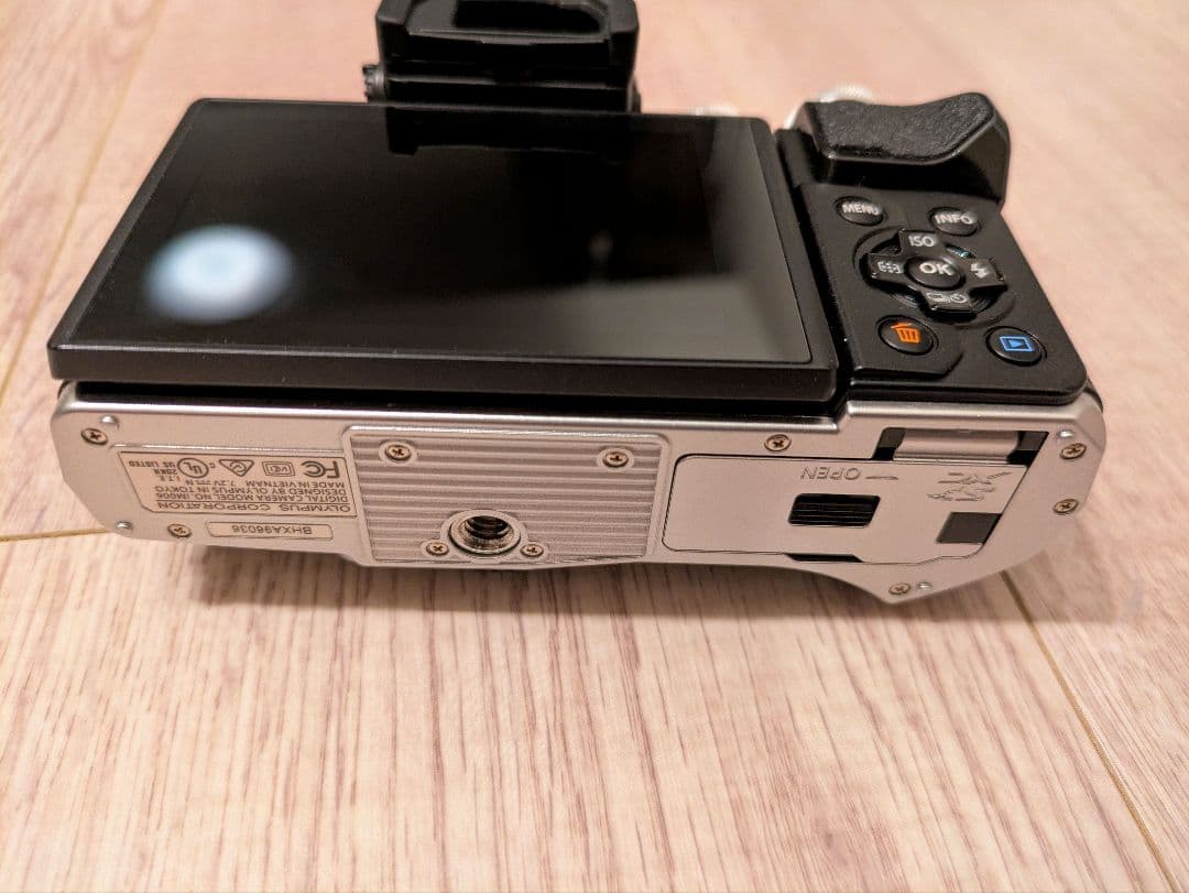 【値下げ中】【おまけ付き】OLYMPUS OM-D E-M10 Mark III