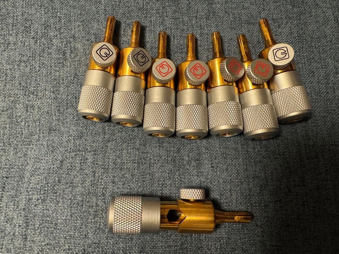 ゴールドムンド　バナナプラグ8個