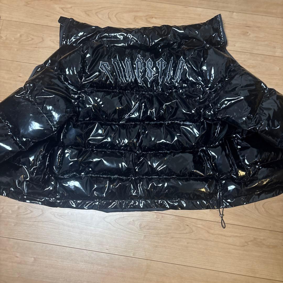 TRAPSTAR 光沢ダウンジャケット フード付き