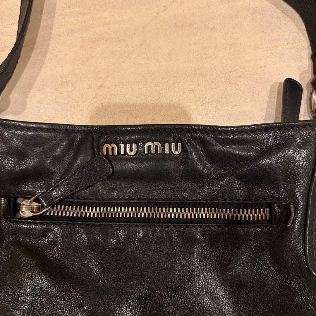 miu miu ブラック ショルダーバッグ
