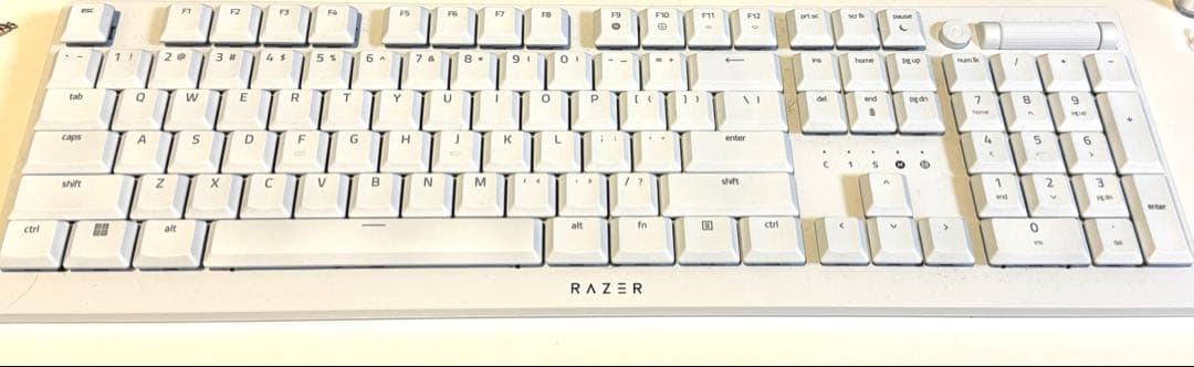 RAZER DEATHSTALKER V2 PRO フルサイズキーボード