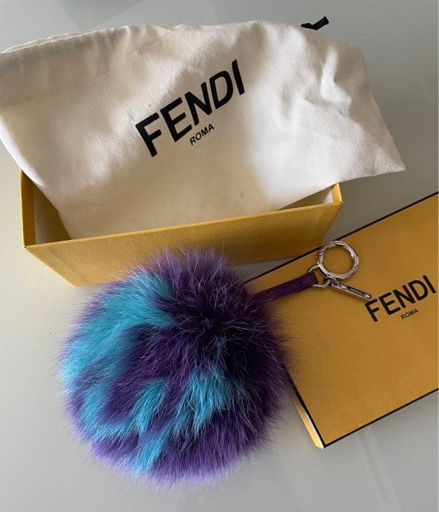 フェンディ⭐︎FOX イニシャルチャームM /ABCHAME