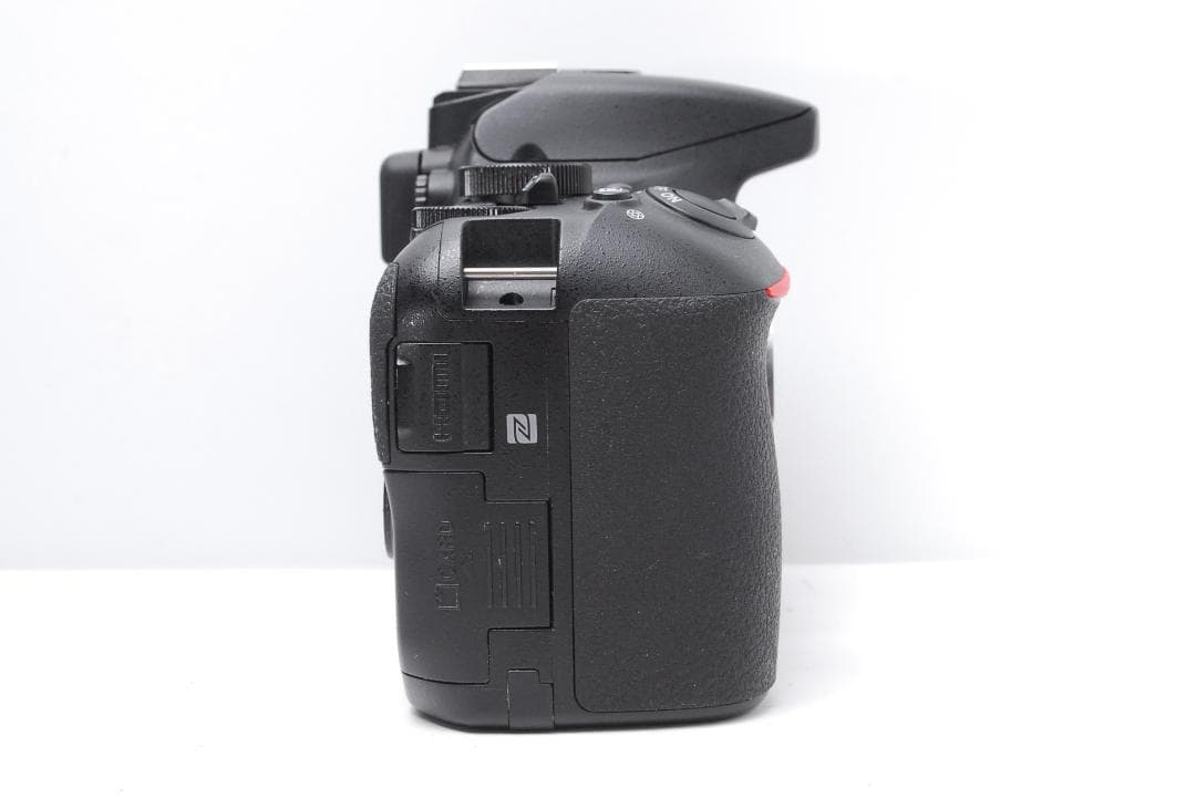 【使用感極少　ダブルレンズ】　Nikon D5600　WiFi搭載　スマホ転送