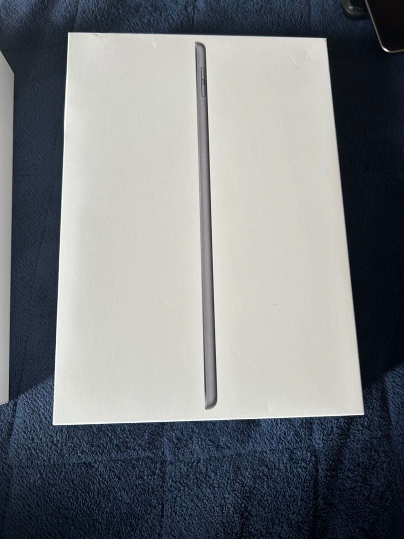 ipad 第9世代　箱付き　充電器なし カバー欲しい方+500円でつけます