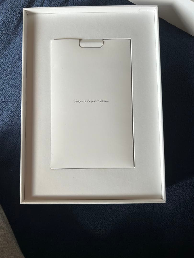 ipad 第9世代　箱付き　充電器なし カバー欲しい方+500円でつけます