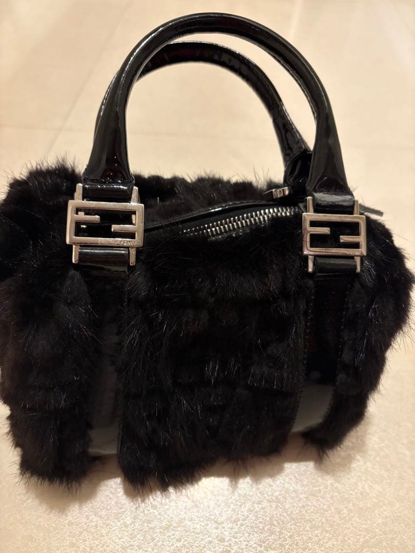 Fendi ブラックファーバッグ　F柄　希少　値下げ交渉有