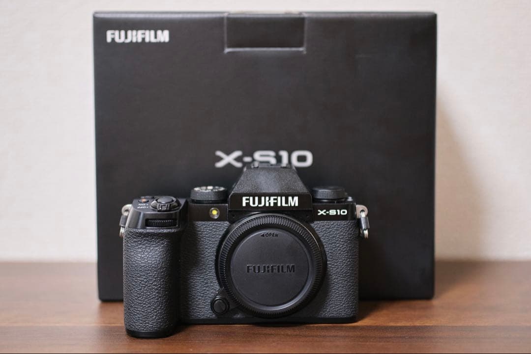 【期間限定値下げ】FUJIFILM X-S10 本体+SDカードとバック付き