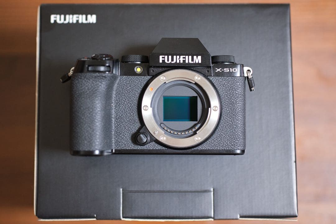 【期間限定値下げ】FUJIFILM X-S10 本体+SDカードとバック付き