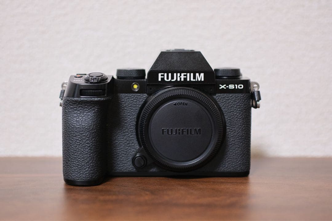 【期間限定値下げ】FUJIFILM X-S10 本体+SDカードとバック付き