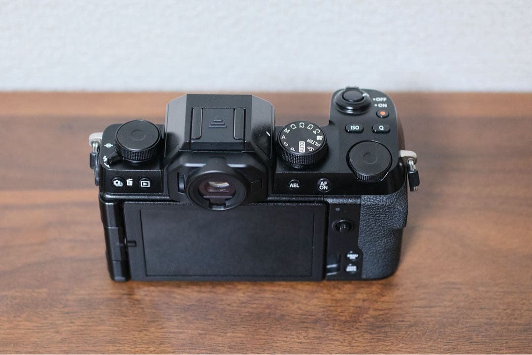 【期間限定値下げ】FUJIFILM X-S10 本体+SDカードとバック付き