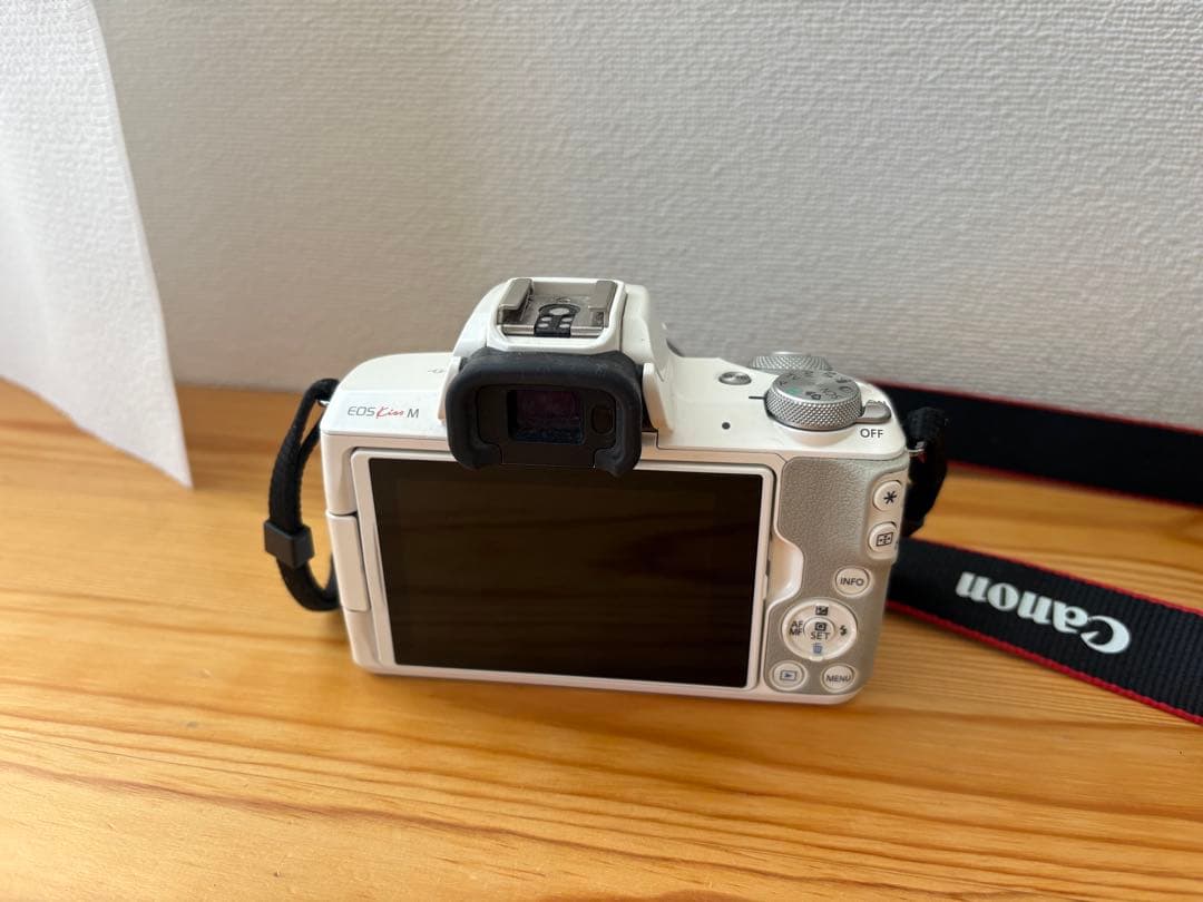 【極美品】【値下げ】Canon キャノン EOS Kiss M ホワイト