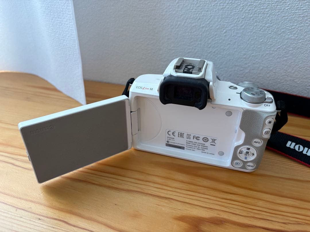 【極美品】【値下げ】Canon キャノン EOS Kiss M ホワイト