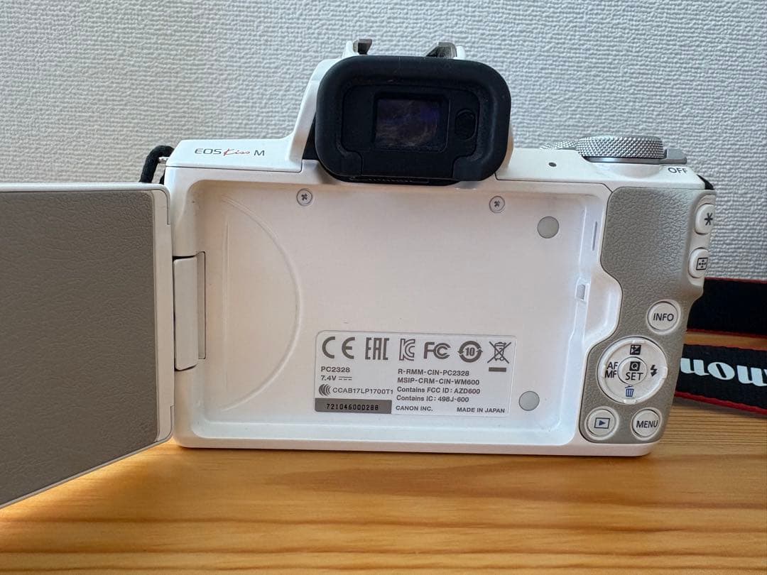 【極美品】【値下げ】Canon キャノン EOS Kiss M ホワイト