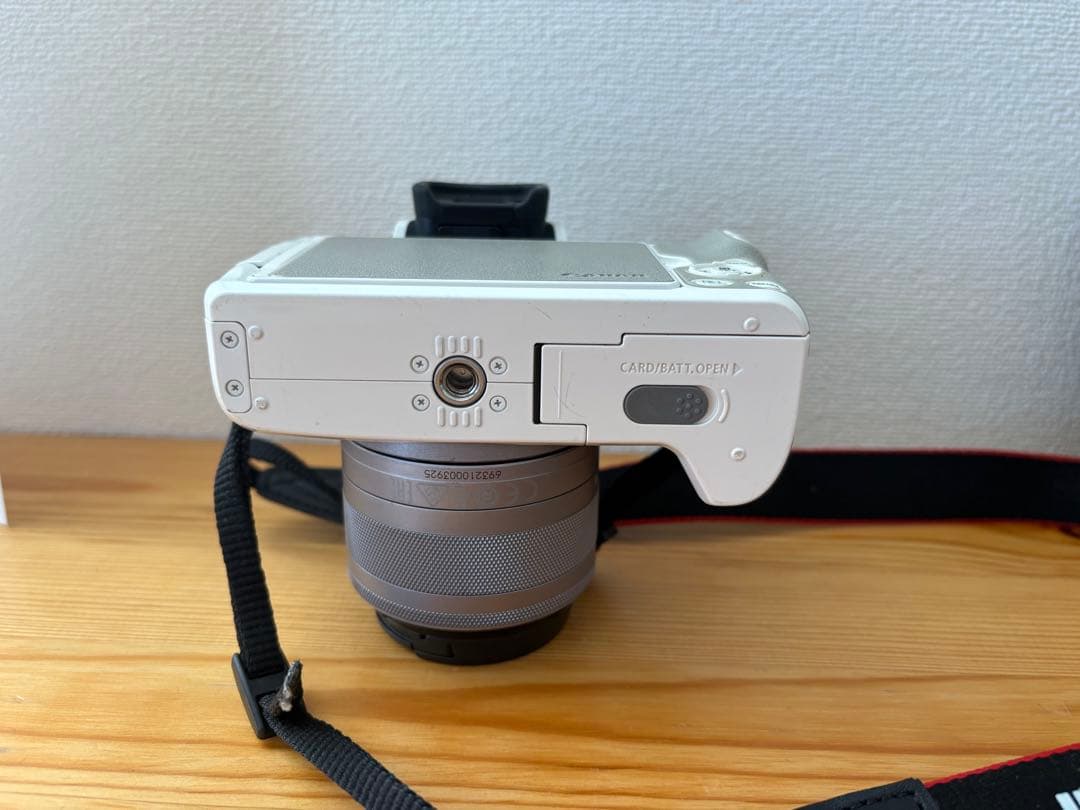 【極美品】【値下げ】Canon キャノン EOS Kiss M ホワイト