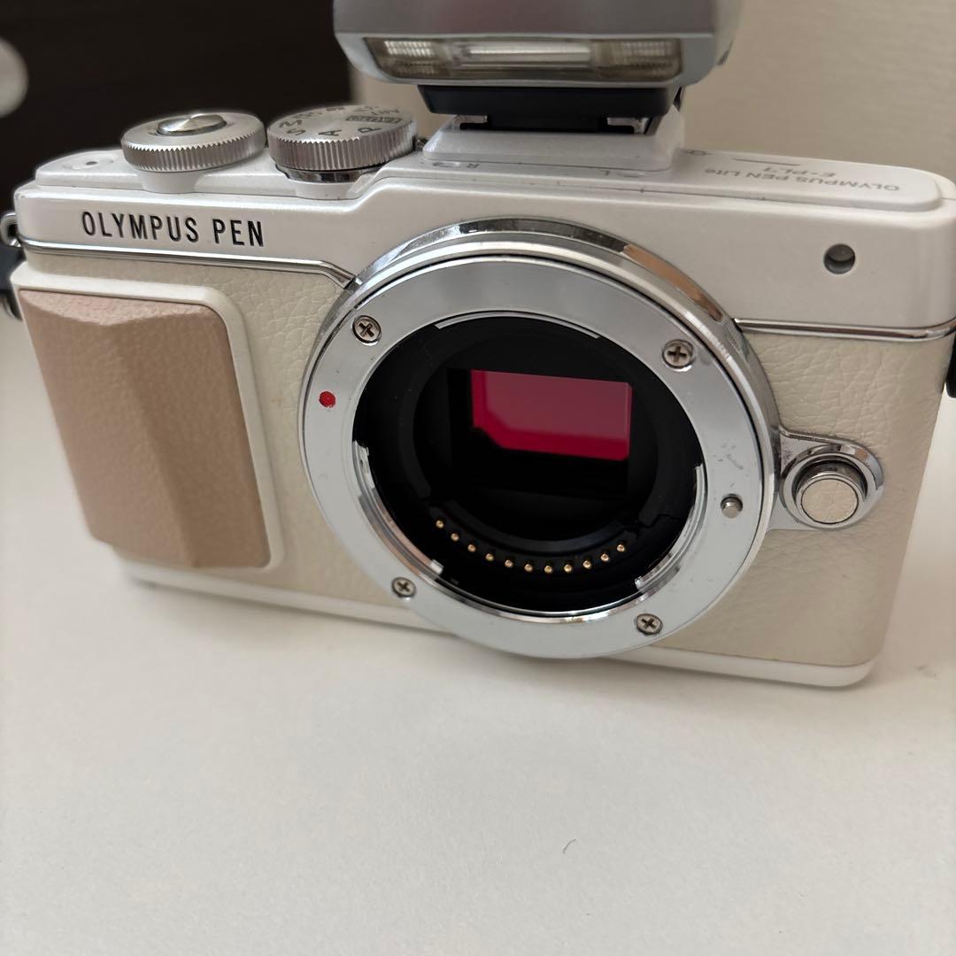 OLYMPUS PEN E-PL7ミラーレス一眼　望遠レンズ付き