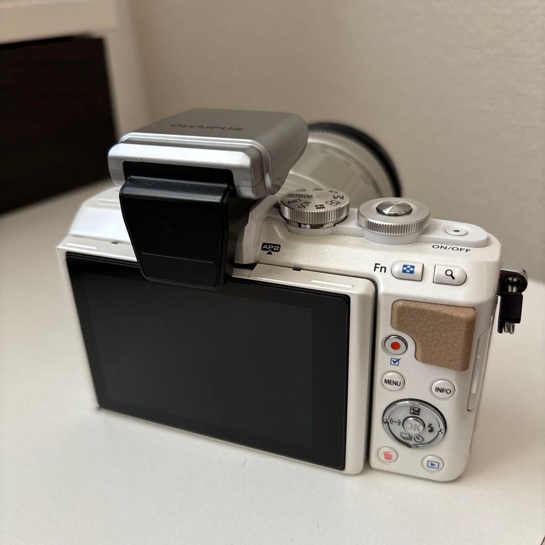 OLYMPUS PEN E-PL7ミラーレス一眼　望遠レンズ付き