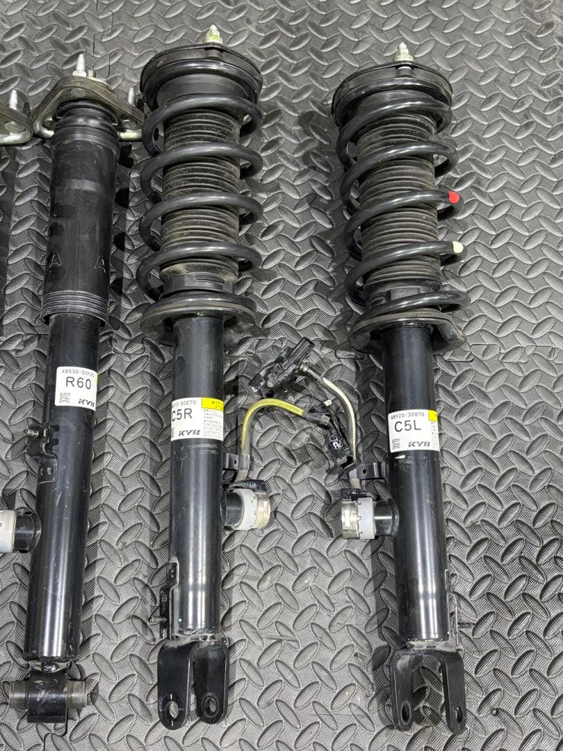 トヨタ クラウンハイブリッド￼ 純正 足回り サスペンションキット￼￼