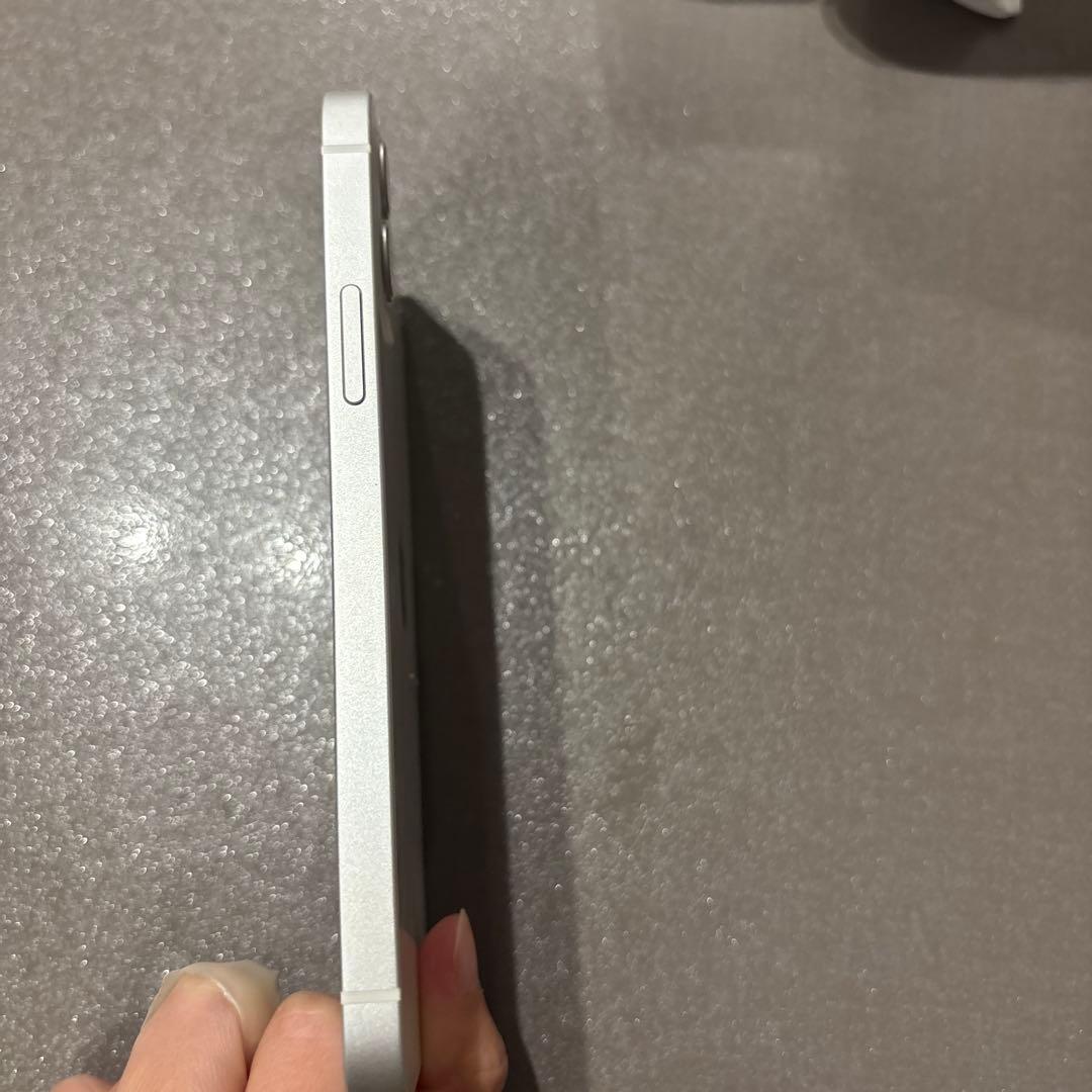 iPhone12 本体　ホワイト