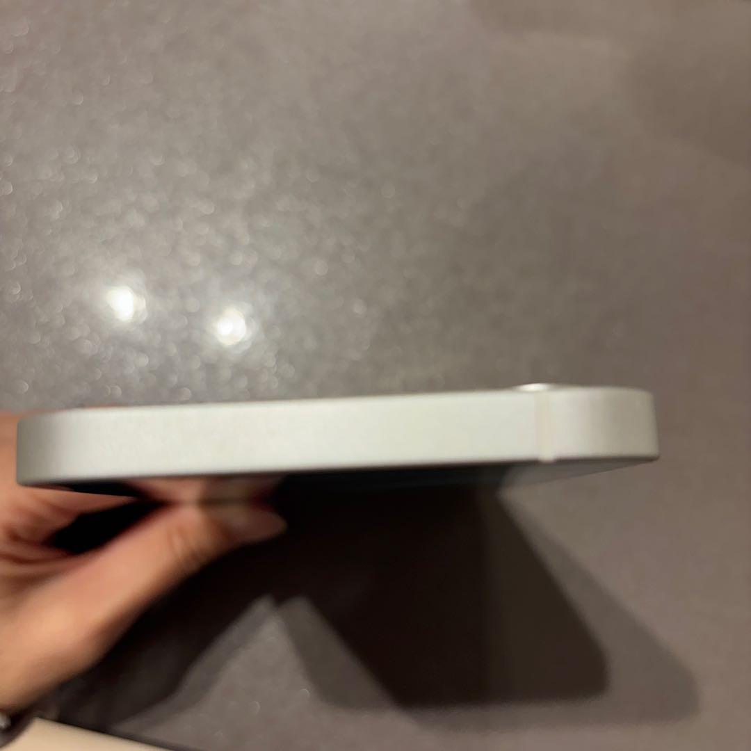 iPhone12 本体　ホワイト