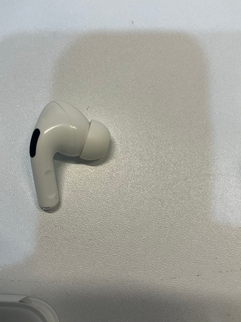 【中古】AirPods pro本体 ホワイト 充電ケース付き※値下げ依頼歓迎