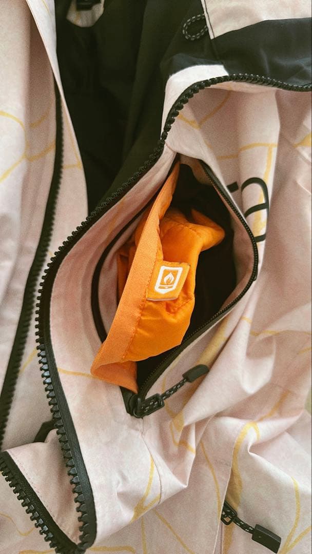 バートンAK GORE UPSHFTレディースS KINTSUGI柄　薄ピンク