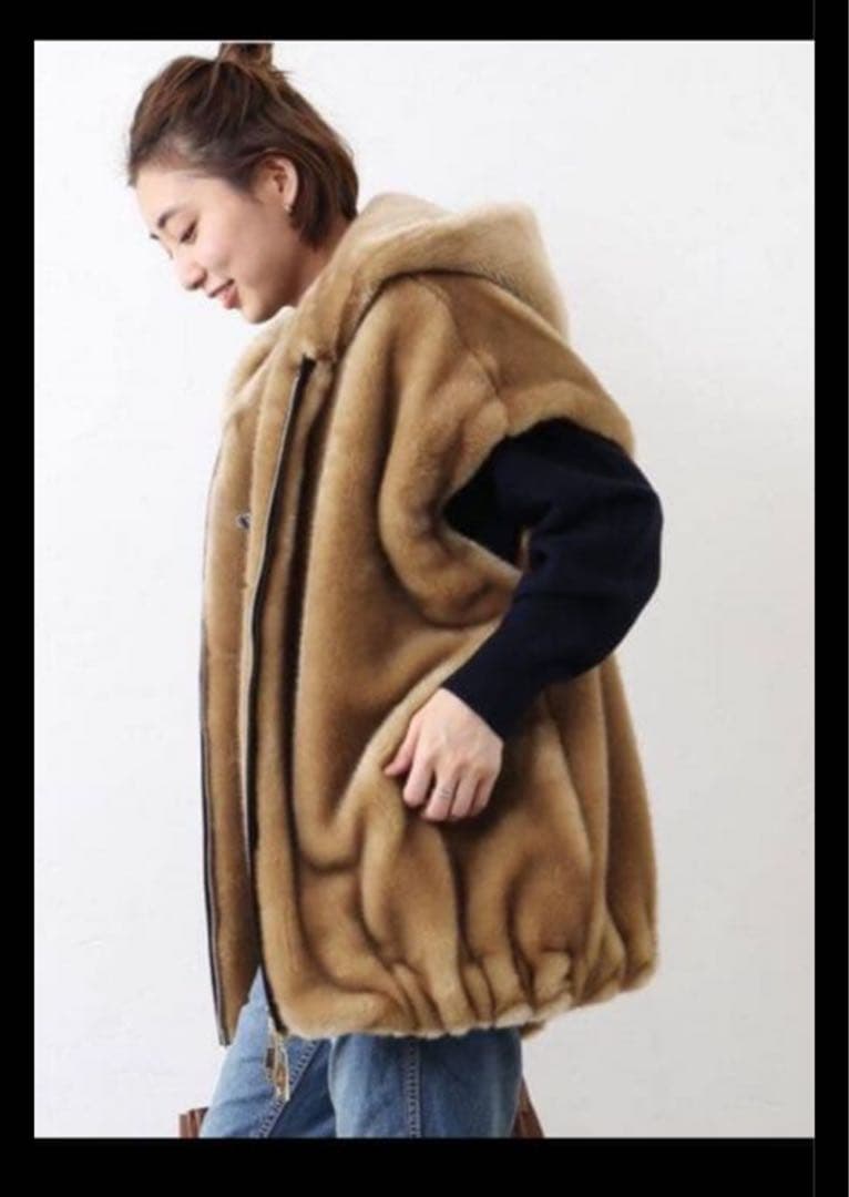 アーポワンウタセ　フェイクファーベスト