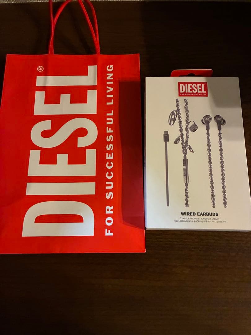 新品未開封 DIESEL シルバー有線イヤホン