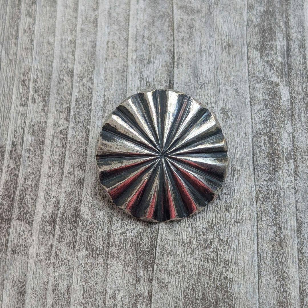 ハンドメイドのシルバーコンチョ　ヘアゴムなどに。　インディアンジュエリー風