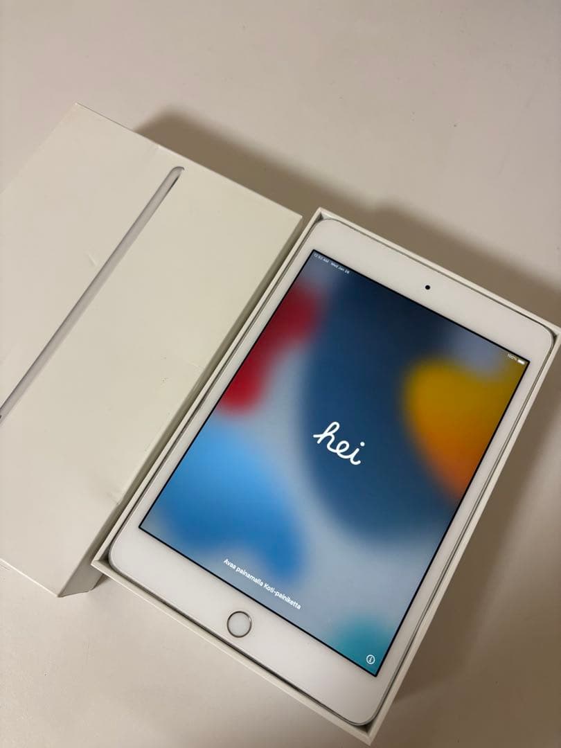 iPad mini 4 シルバー (128GB) 本体