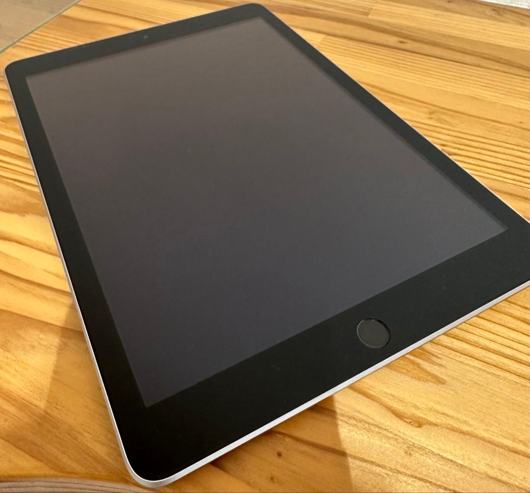 【第五世代】32gb Wi-Fiモデル iPadシルバー