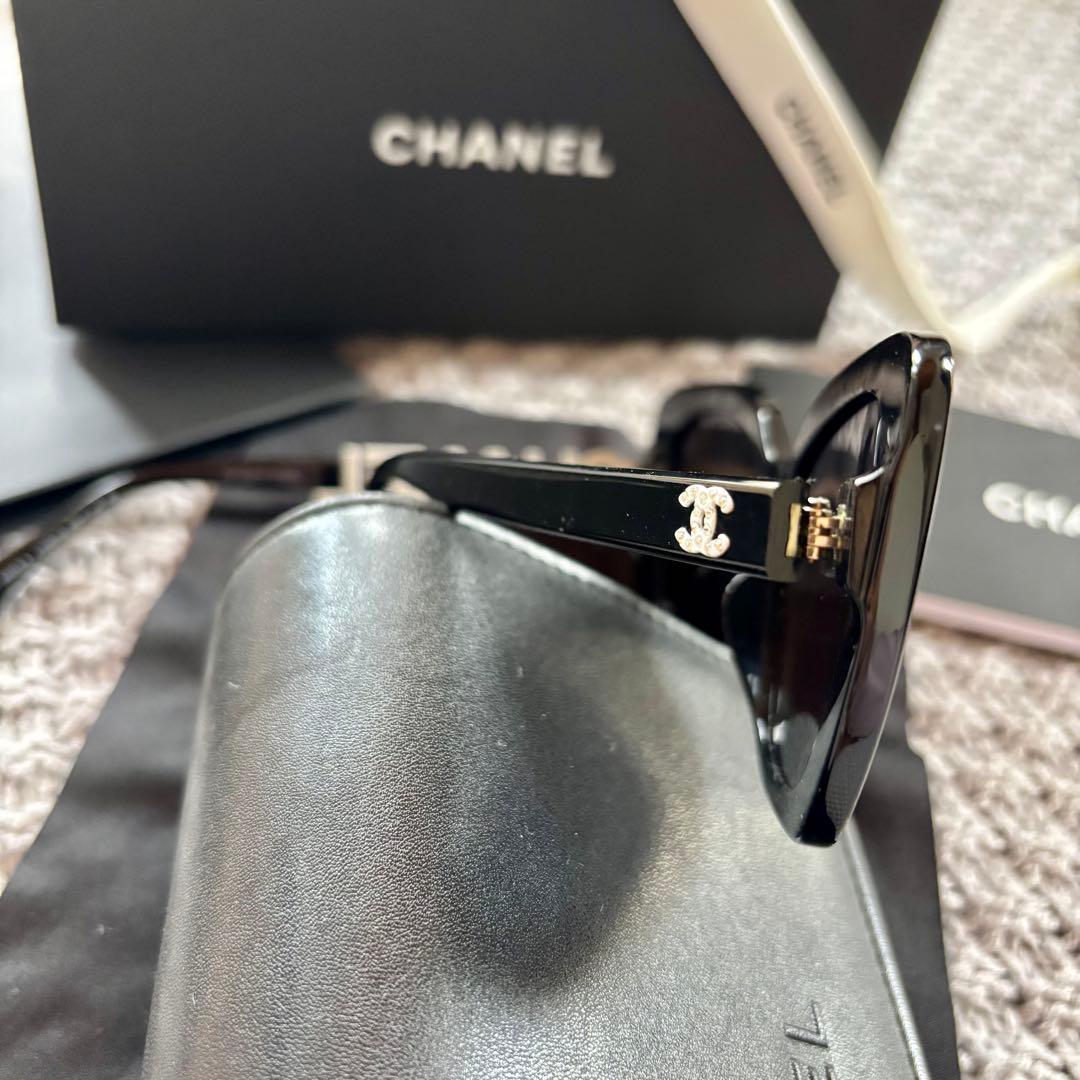 CHANEL CCマーク ホワイトロゴ サングラス ブラック　5422-B-A