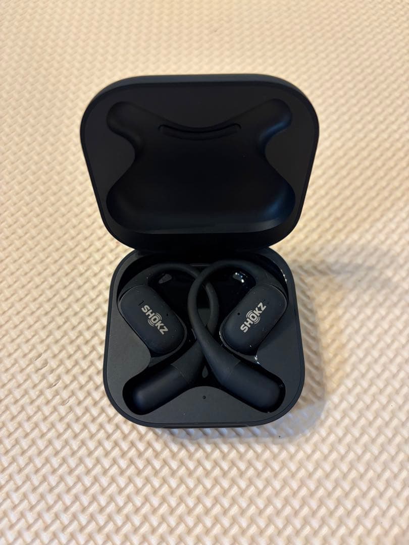 SHOKZ OPENFIT ブラック 骨伝導イヤホン　充電ケース＋ケース付き