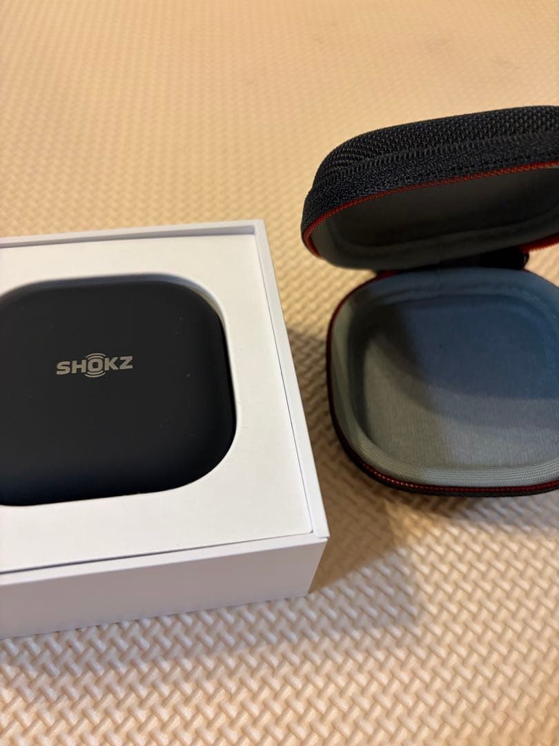 SHOKZ OPENFIT ブラック 骨伝導イヤホン　充電ケース＋ケース付き