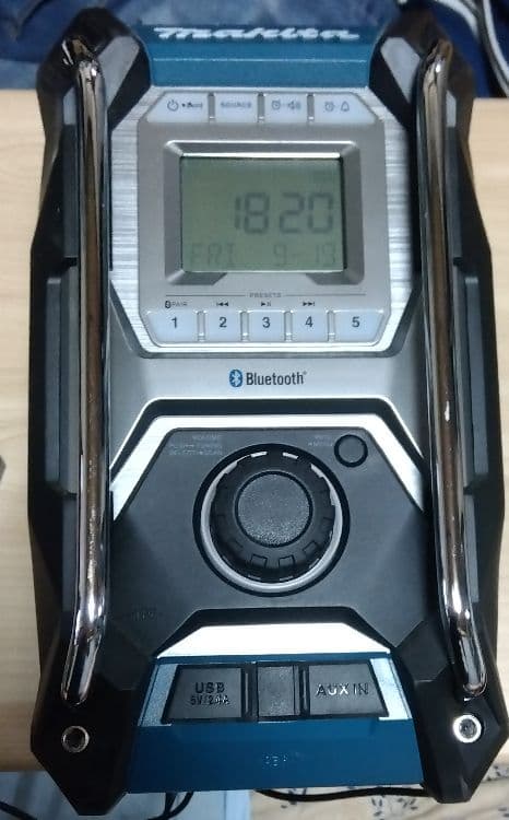 Makita MR002G 充電式ラジオ／Bluetoothスピーカー